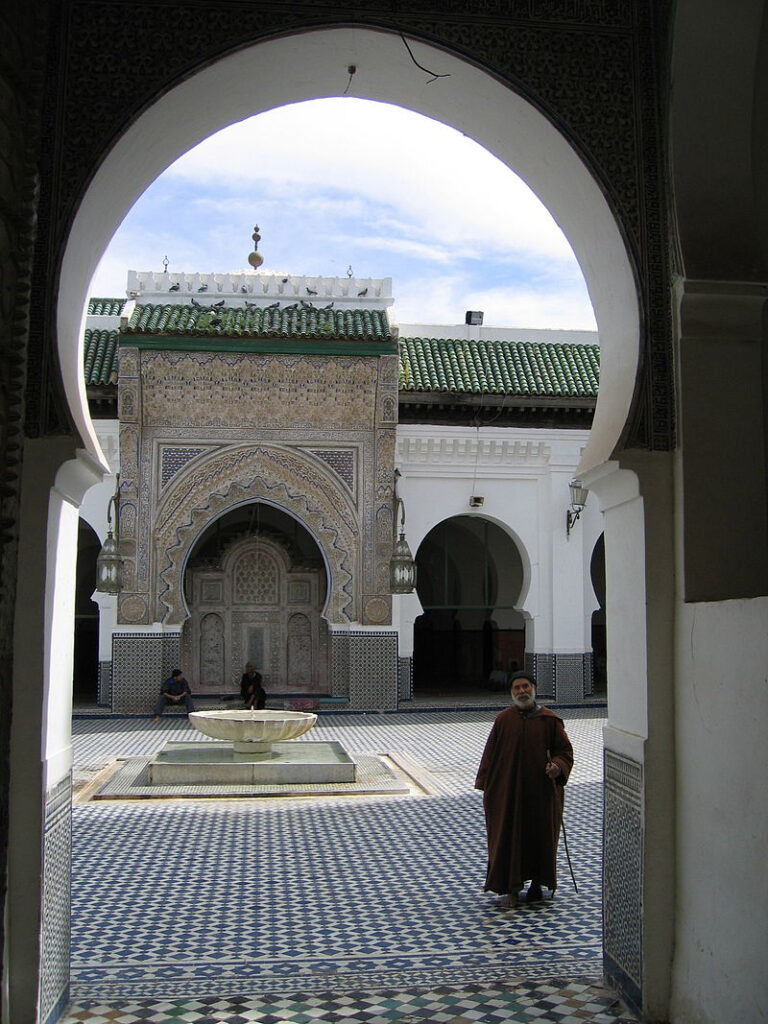 L&rsquo;homme et sa charpente. Des palais et des portes